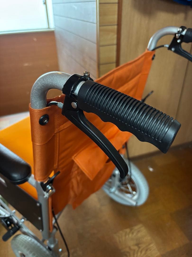 美和商事　介助式車椅子オレンジ色 軽量折りたたみ式