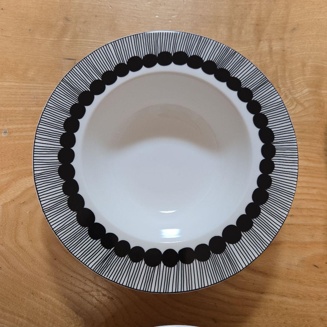 【極美品】Marimekkoシイルトラプータルハ　　プレート20cm　4枚セット