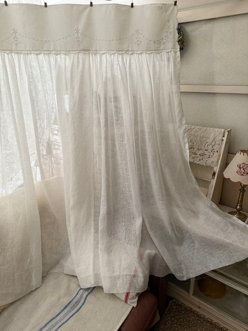 今日のお品ஐ⋆*フランスアンティーク・スカラップと刺繍のリネンガーゼカーテン