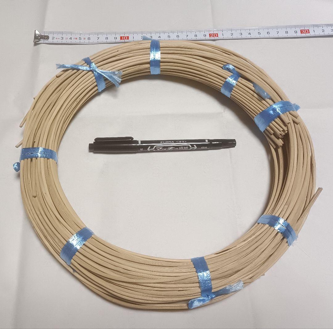 皮を剥いたアケビの蔓（芯）その４