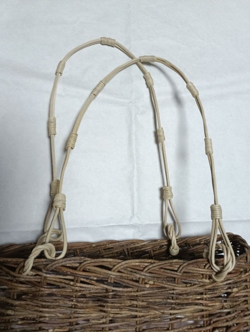 皮を剥いたアケビの蔓（芯）その４