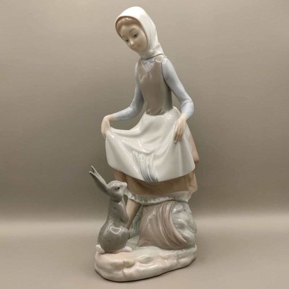 ✦美品✦ リヤドロ　うさぎの食事　4826　少女