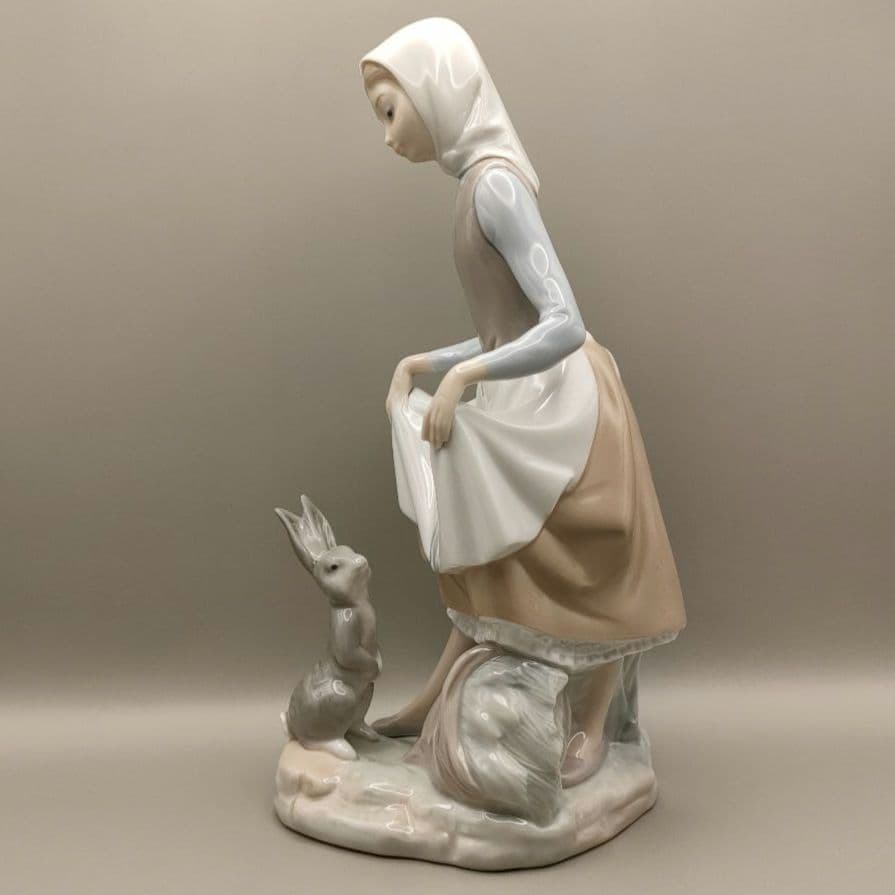 ✦美品✦ リヤドロ　うさぎの食事　4826　少女