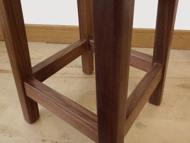 北海道手作り家具　ウォールナット材　スツールA