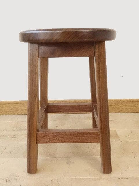 北海道手作り家具　ウォールナット材　スツールA