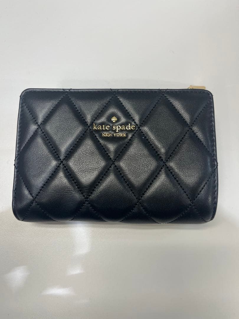 【超美品】kate spade 高級仕様　ミディアム二つ折り財布 キルティング