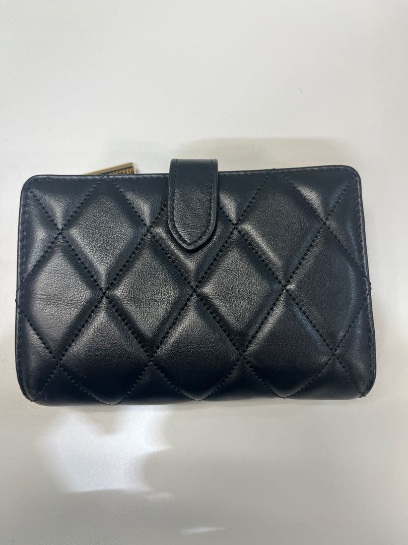 【超美品】kate spade 高級仕様　ミディアム二つ折り財布 キルティング