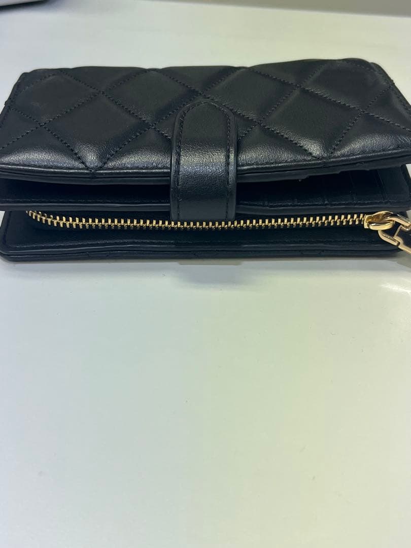 【超美品】kate spade 高級仕様　ミディアム二つ折り財布 キルティング