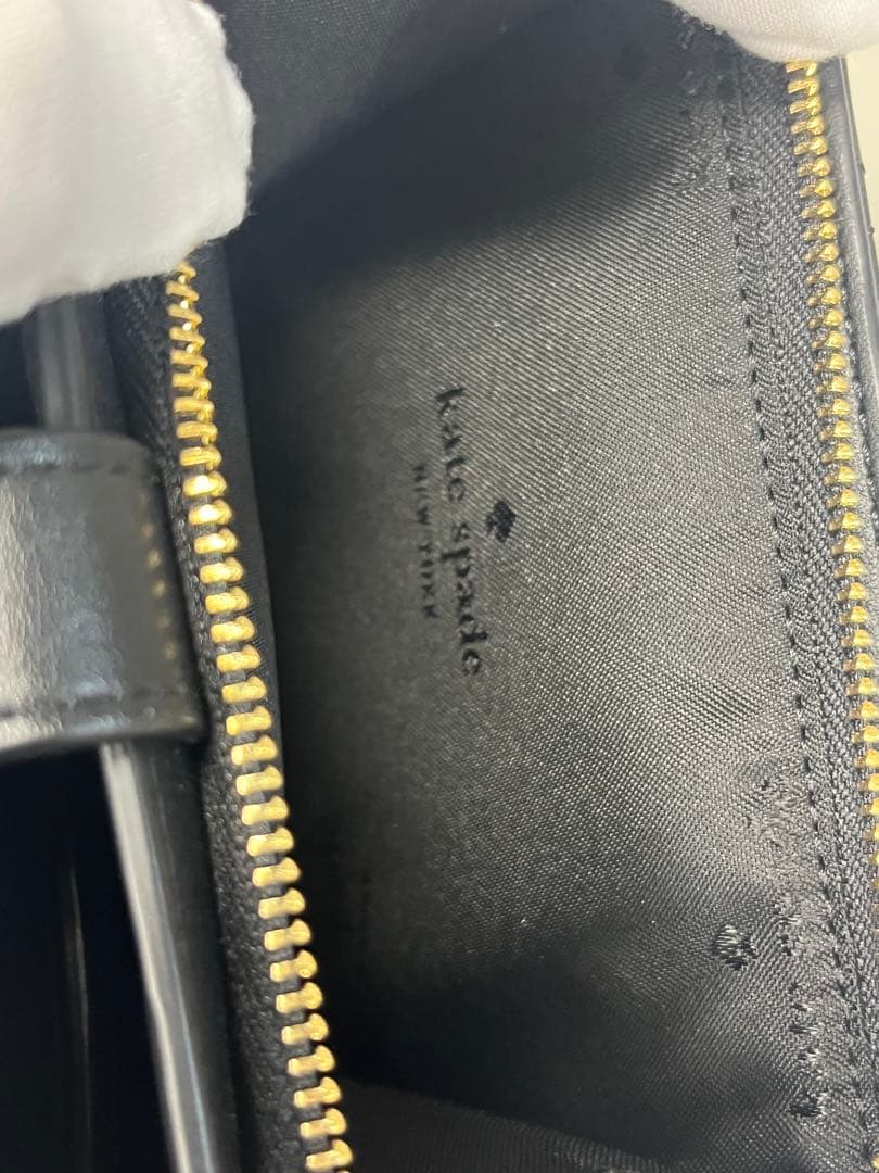 【超美品】kate spade 高級仕様　ミディアム二つ折り財布 キルティング