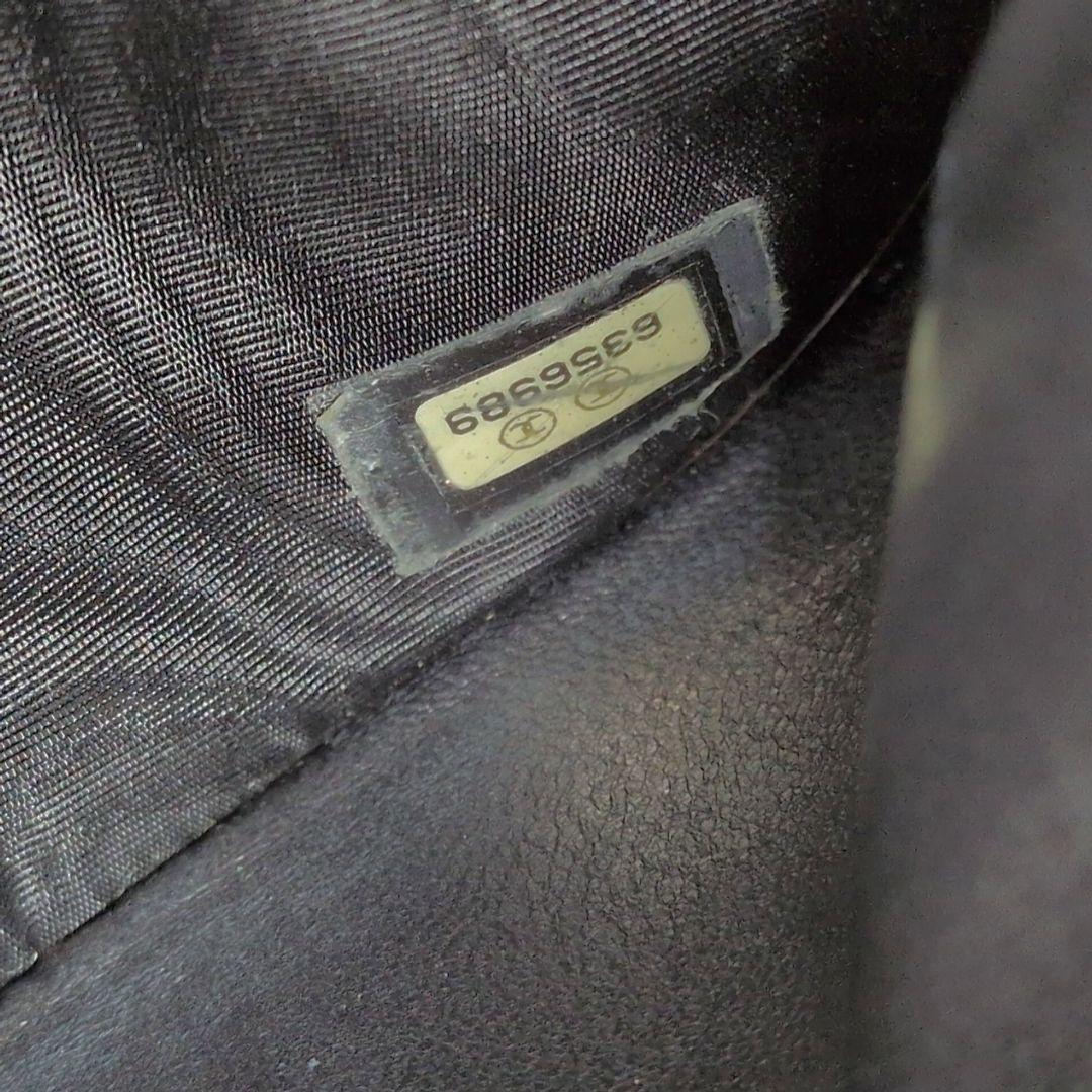 シャネル　キャビアスキン　ココマーク　二つ折り財布　CHANEL