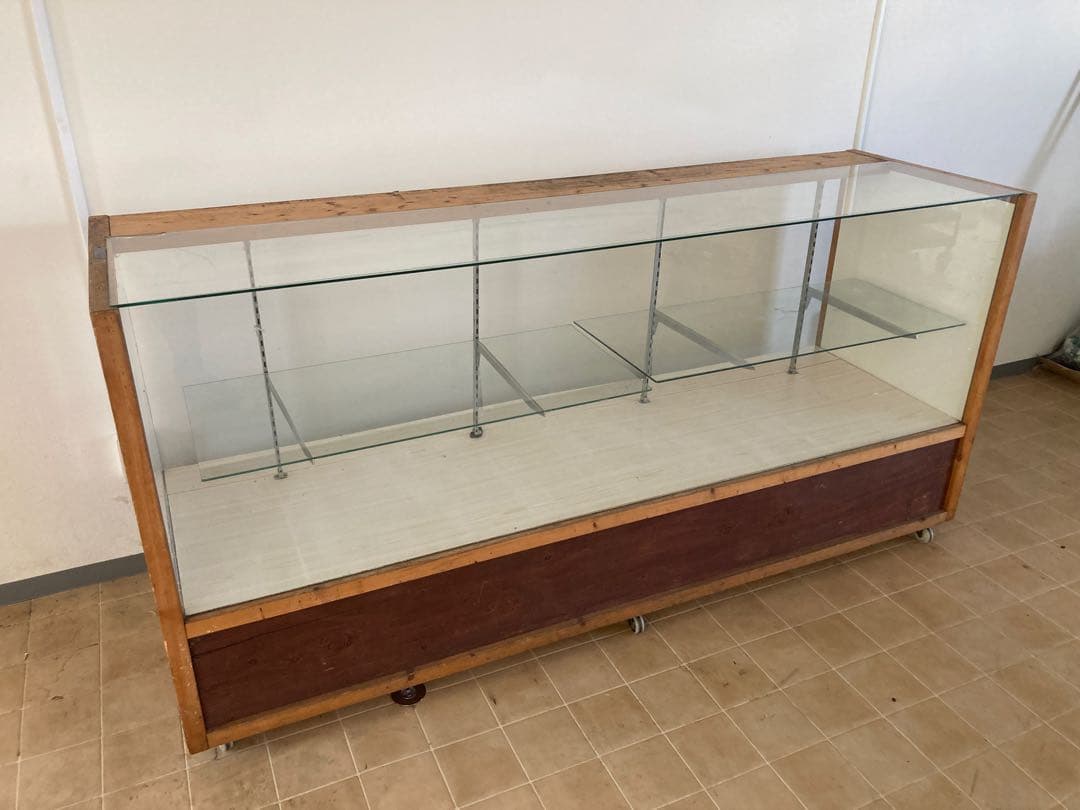 特注品　大きめガラスケース 棚板・キャスター付き　調布市　引き取り限定