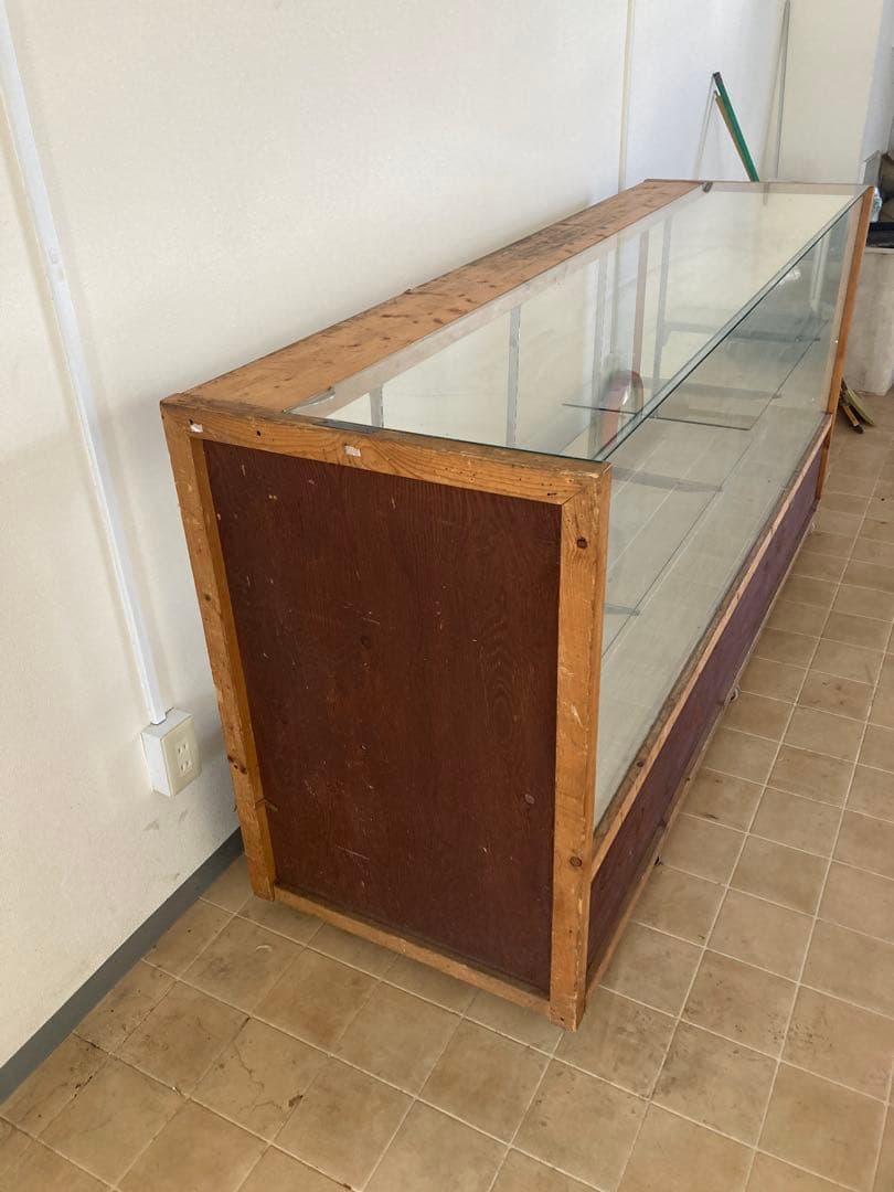 特注品　大きめガラスケース 棚板・キャスター付き　調布市　引き取り限定