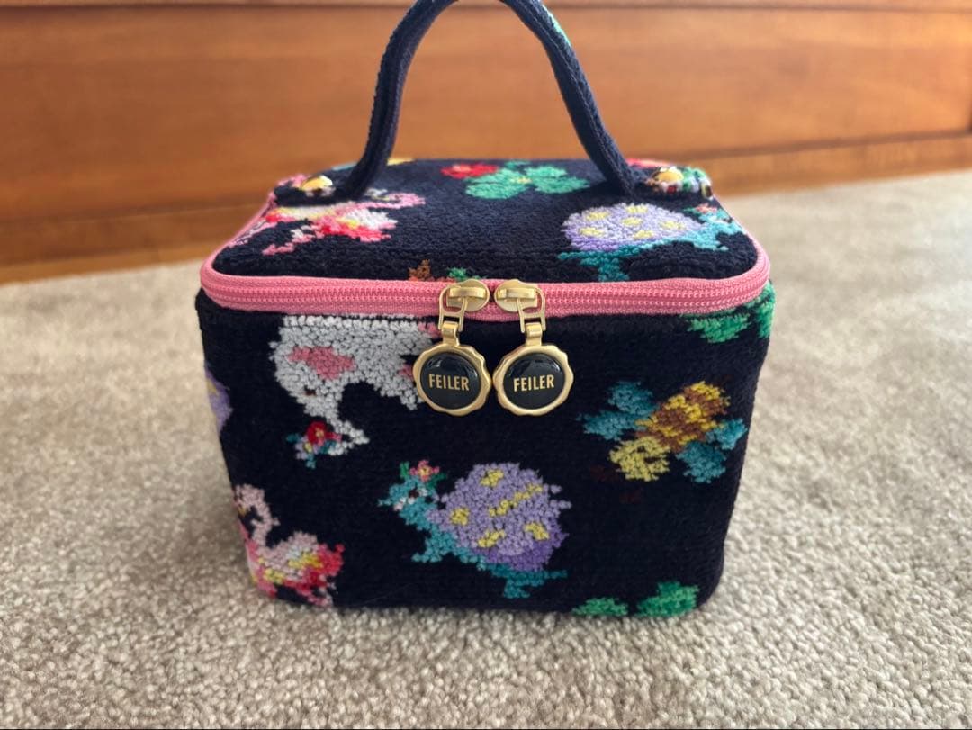 神崎恵さん×FEILER ファンキーフォーチューン バニティポーチ