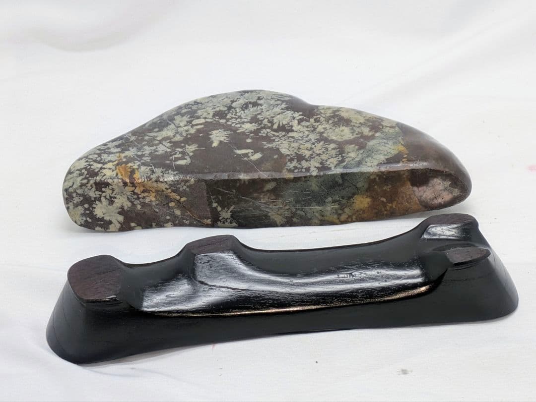 菊花石　無数の小花　山の形　根尾 鑑賞石 水石 自然石　木製台座