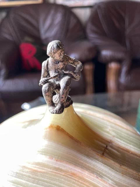 装飾的なオニキスランプスタンド