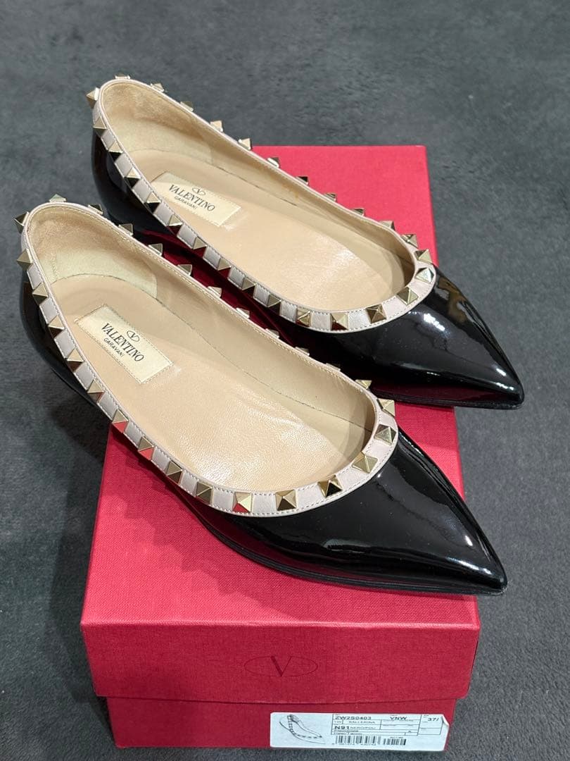 【美品】ヴァレンティノガラヴァーニ ロックスタッズ エナメル バレリーナ24.5