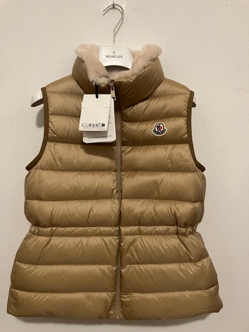 新品タグ付　Moncler モンクレール　ダウンベスト