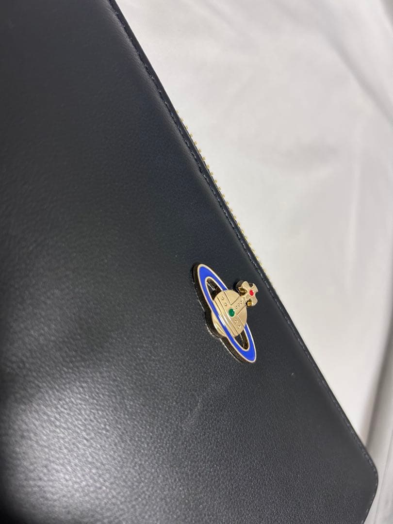 Vivienne Westwood青のロゴ付き黒長財布