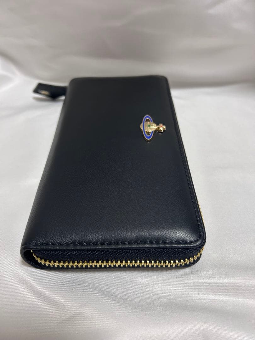 Vivienne Westwood青のロゴ付き黒長財布
