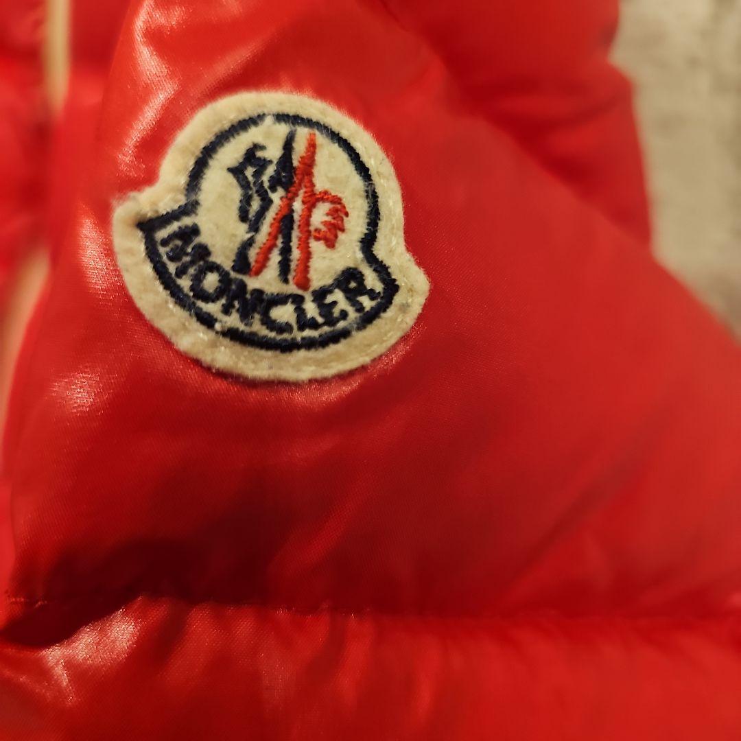 MONCLER 赤 フード付きダウンジャケット