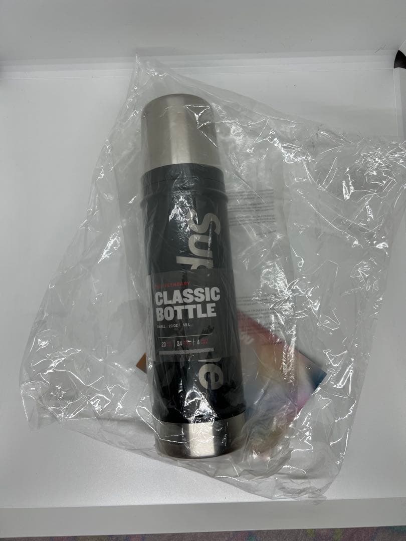 【新品】Supreme Stanley 20oz Bottle 黒　水筒