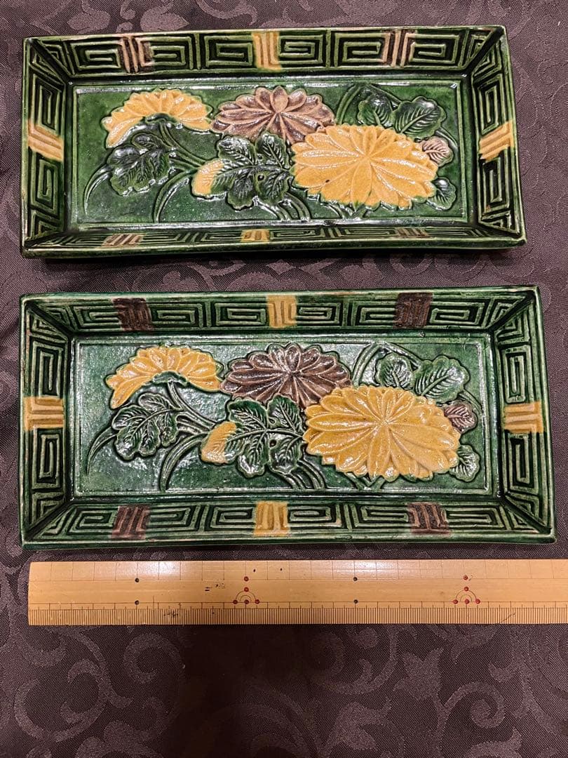 菊柄浮き彫り皿