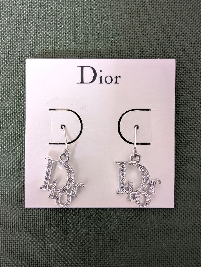 Dior ピアス【未使用/箱付き】
