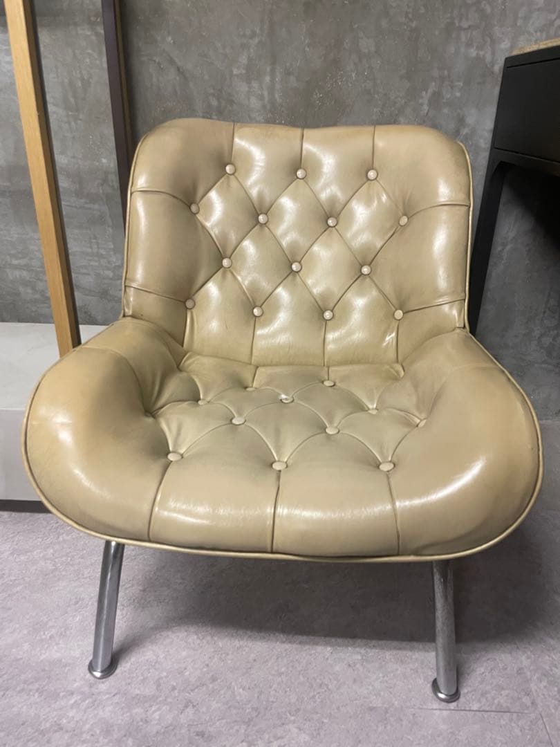 ラウンジソファ　フジファニチアFUJI FURNITURE 合皮　レトロ　1脚