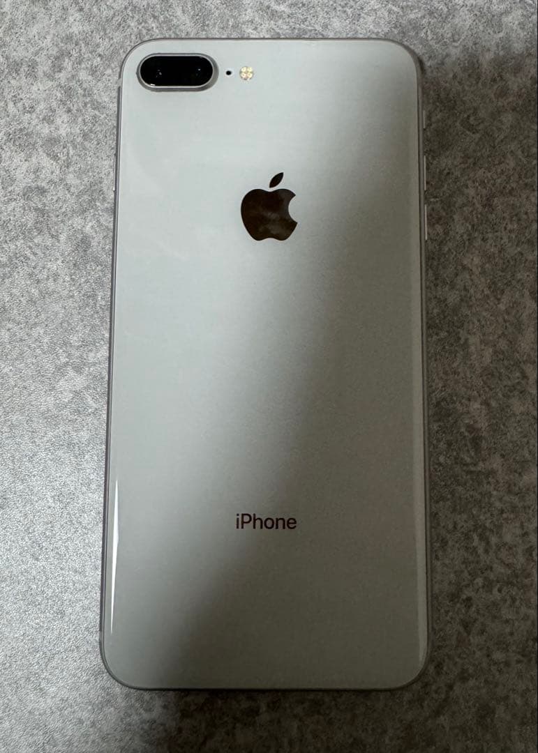Apple iPhone 8 Plus シルバー 本体