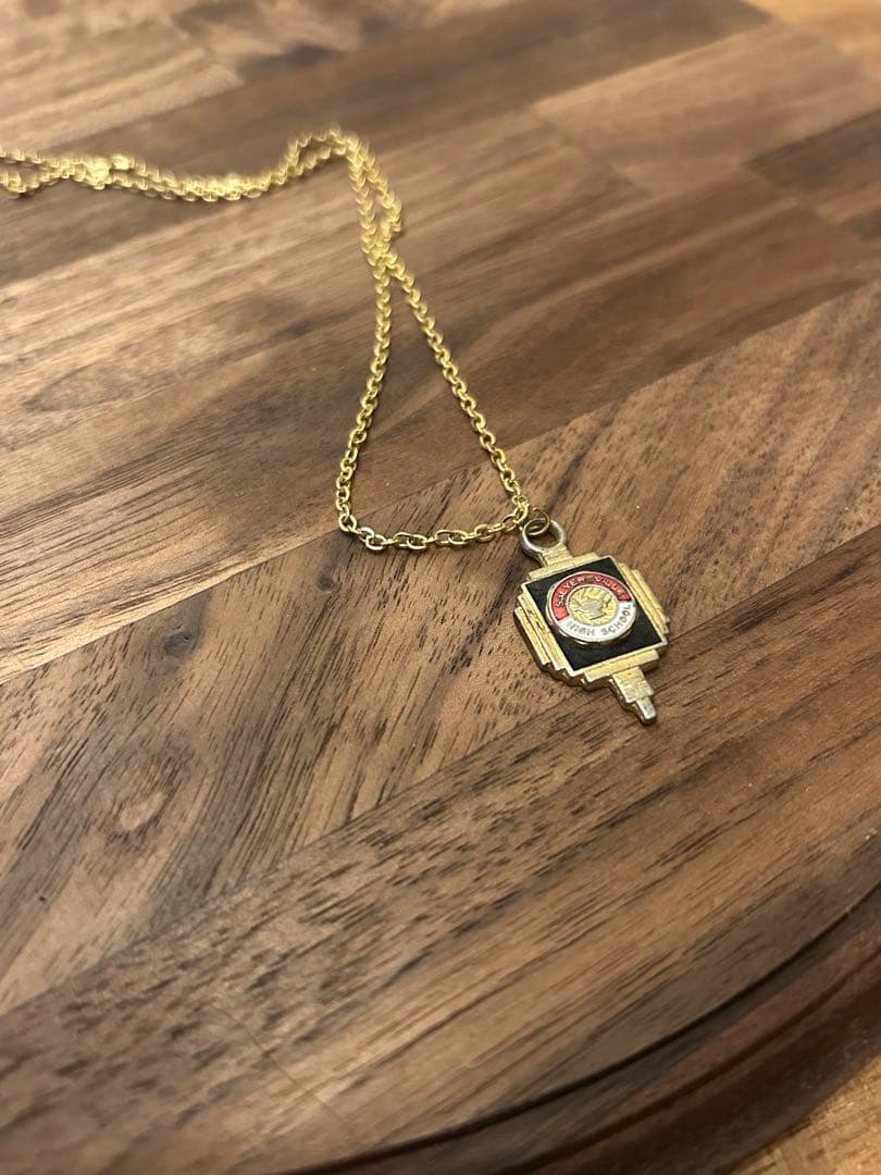 ビンテージカレッジチャーム　ペンダント USA チャーム　サリアーズビル