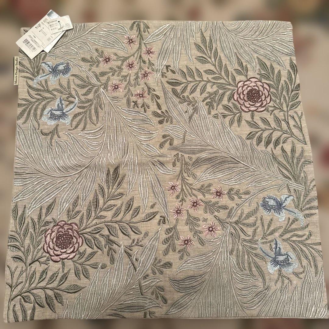 花柄　刺繍　クッションカバー 45x45cm 新品