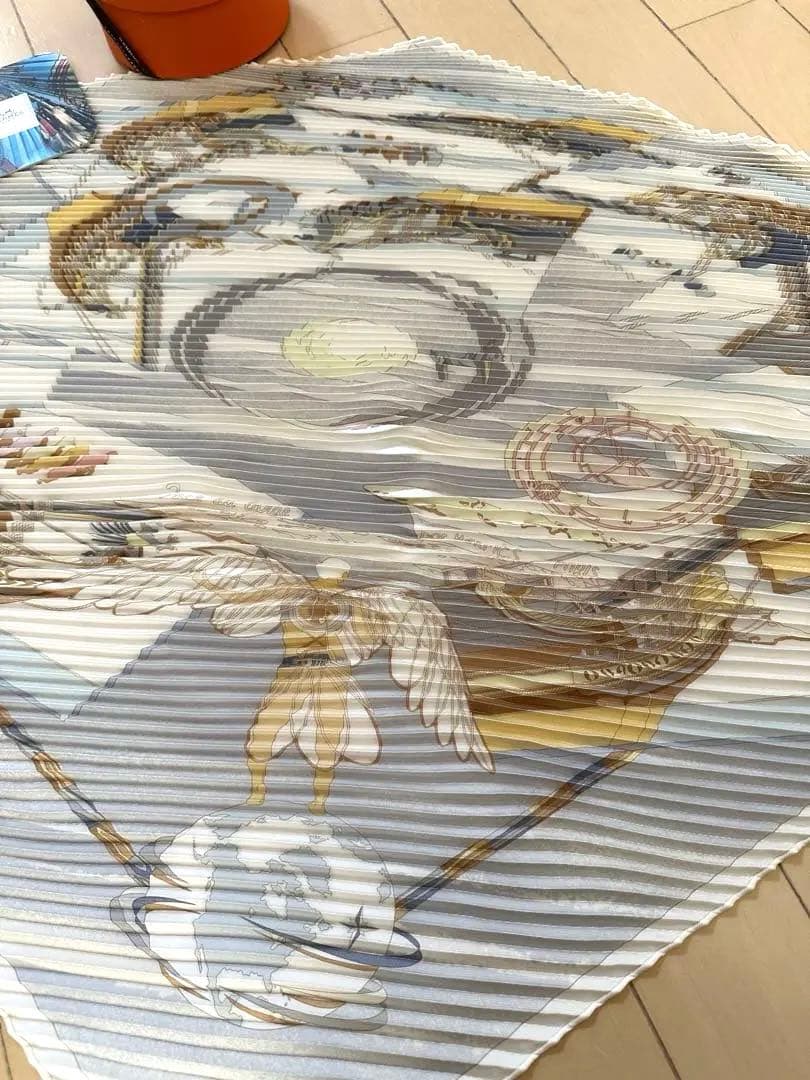エルメス プリント柄 プリーツスカーフ
