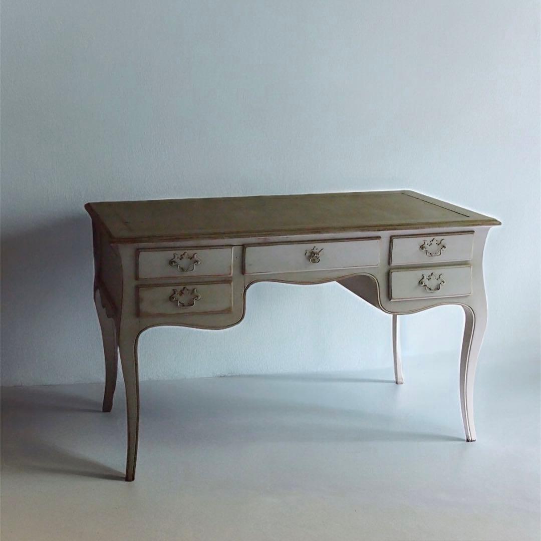 フランスアンティークの木製デスク