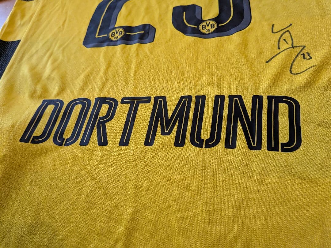 PUMAボルシアドルトムント No.23カガワ新品タグ付きサイン入りユニフォーム