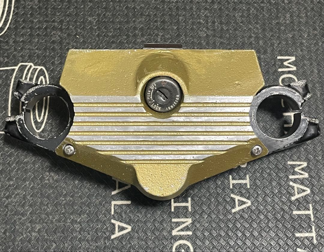 収集品CBR400Fの紫美羅達ヒューズBOXカバー