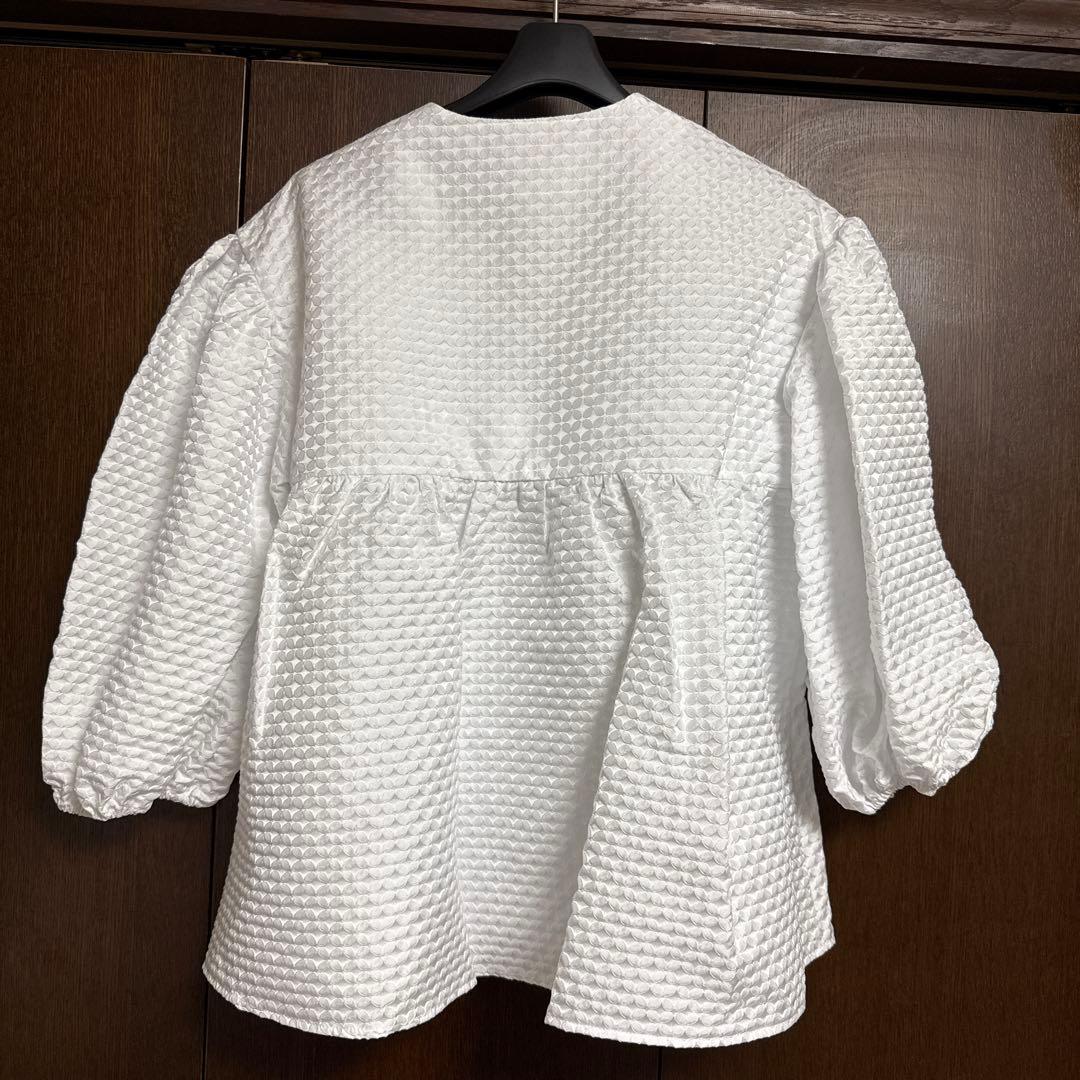 新品未使用AMICA ホワイト フレアシャツ 半袖