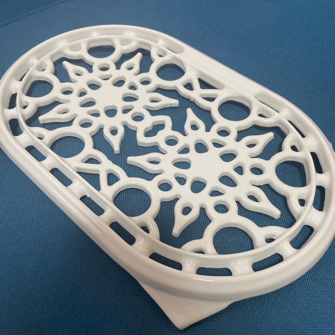 《未使用》ルクルーゼ オーバル トリベット 白