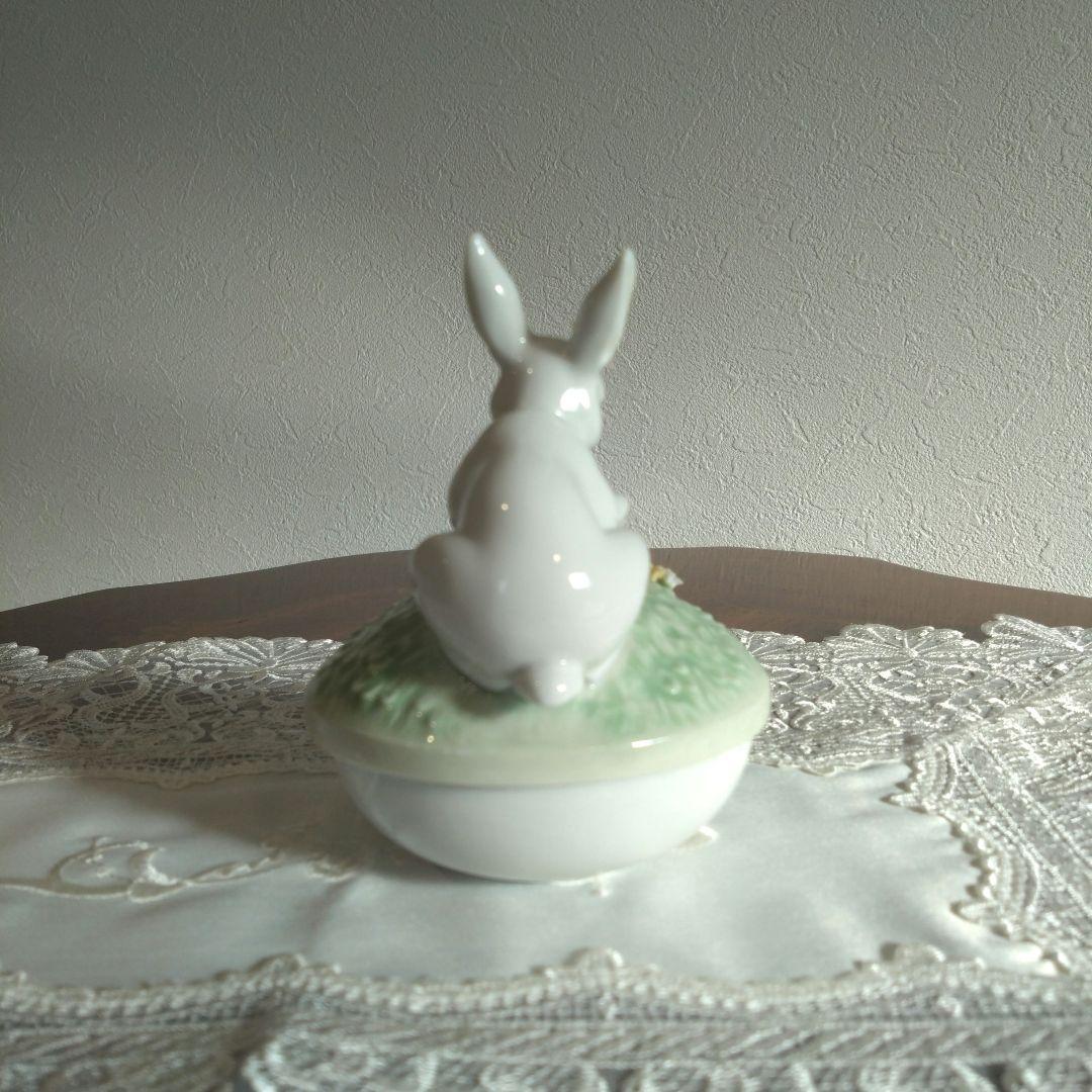リヤドロ ウサギの陶器小物入れ