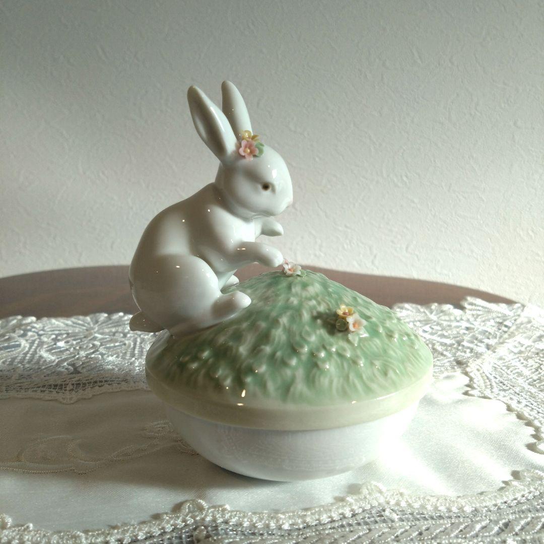 リヤドロ ウサギの陶器小物入れ