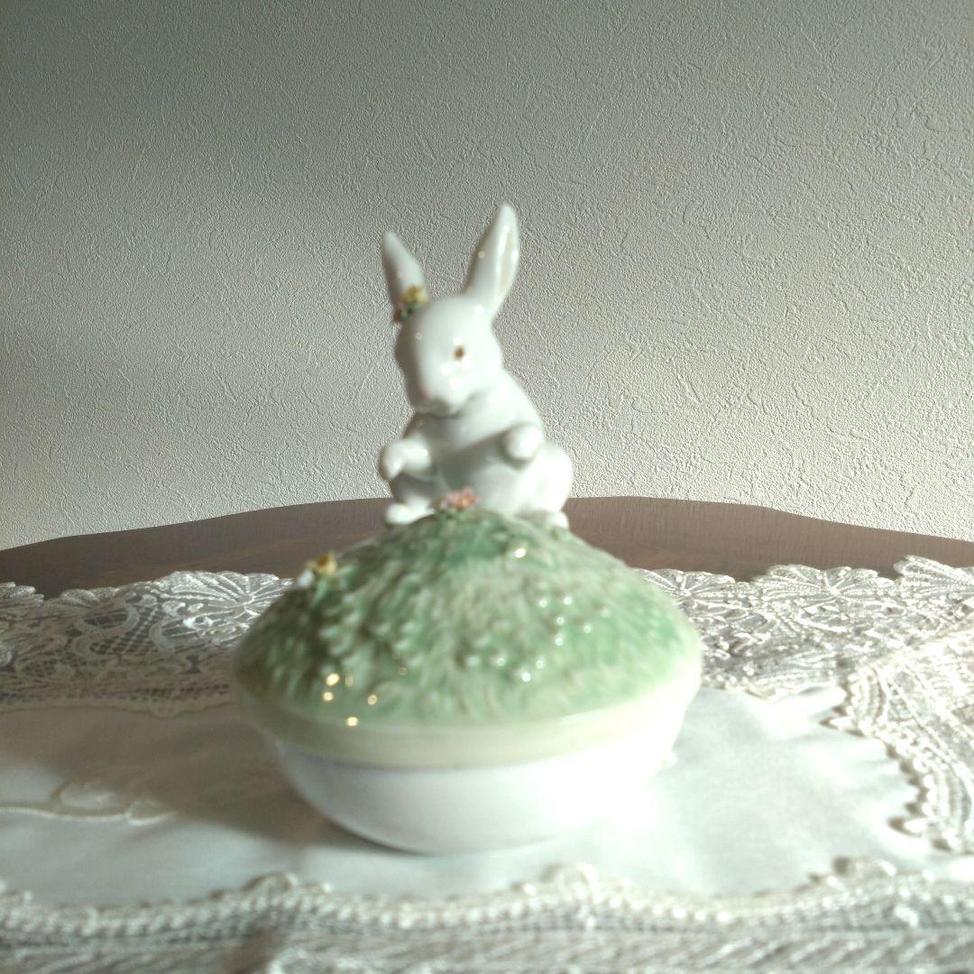 リヤドロ ウサギの陶器小物入れ