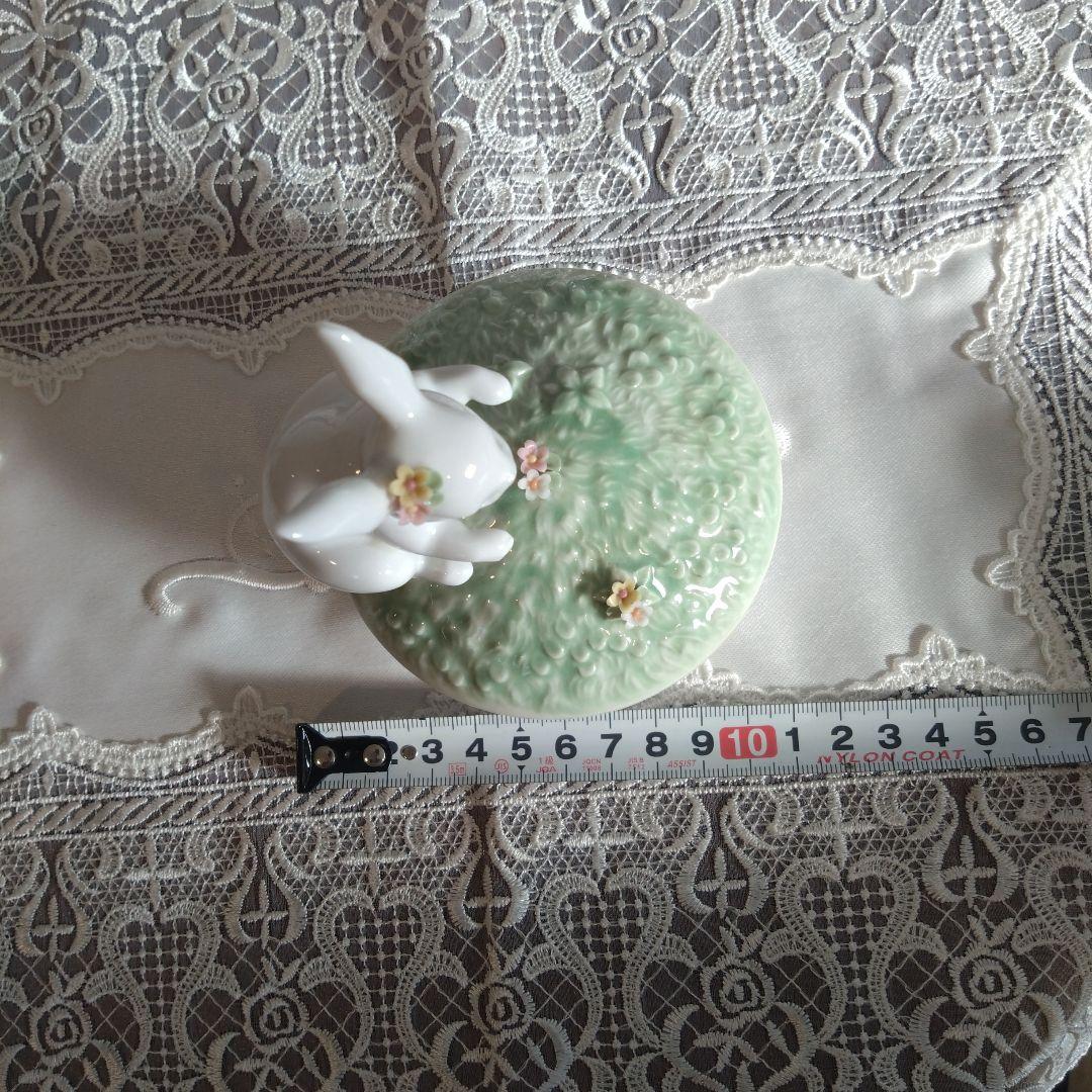 リヤドロ ウサギの陶器小物入れ