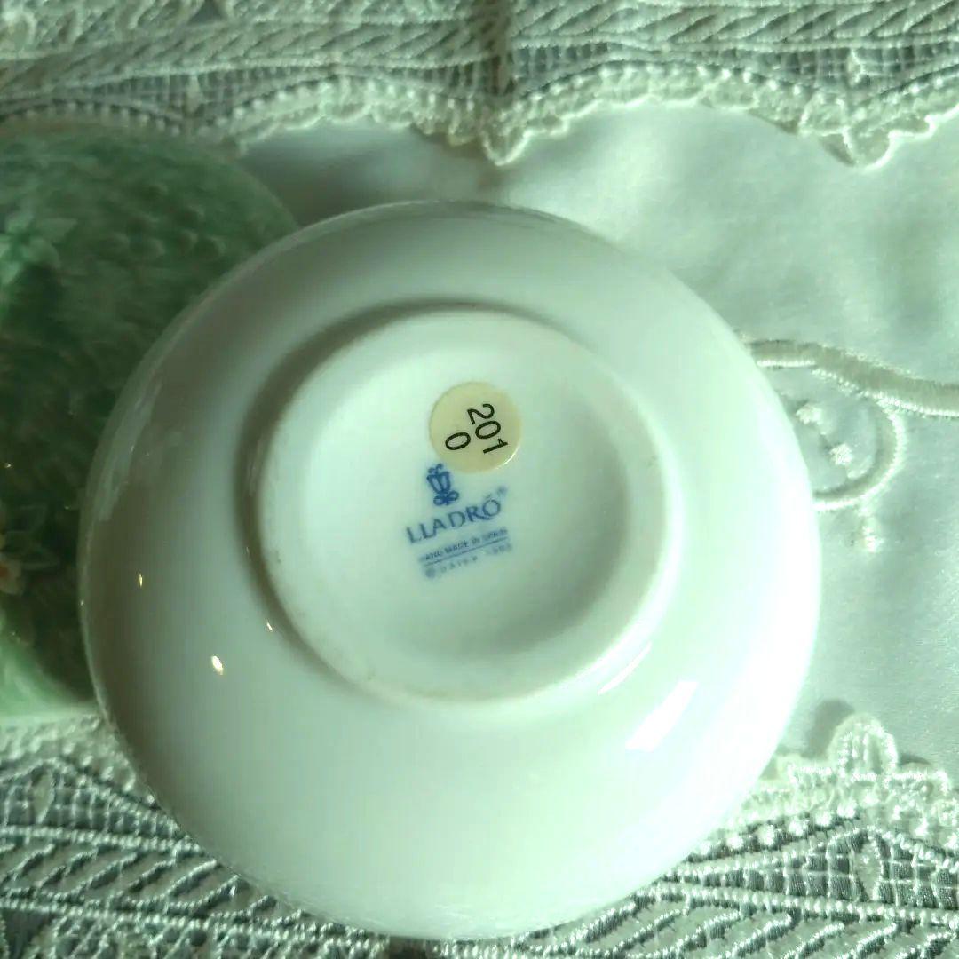 リヤドロ ウサギの陶器小物入れ