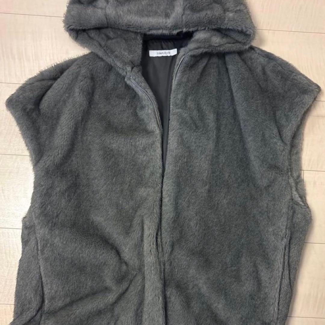 フード付きミンク調ファーベスト　B.C STOCK