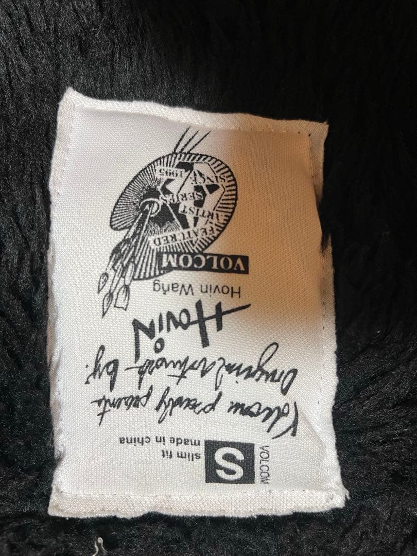 VOLCOM Hovin Wang アーティストシリーズパーカー