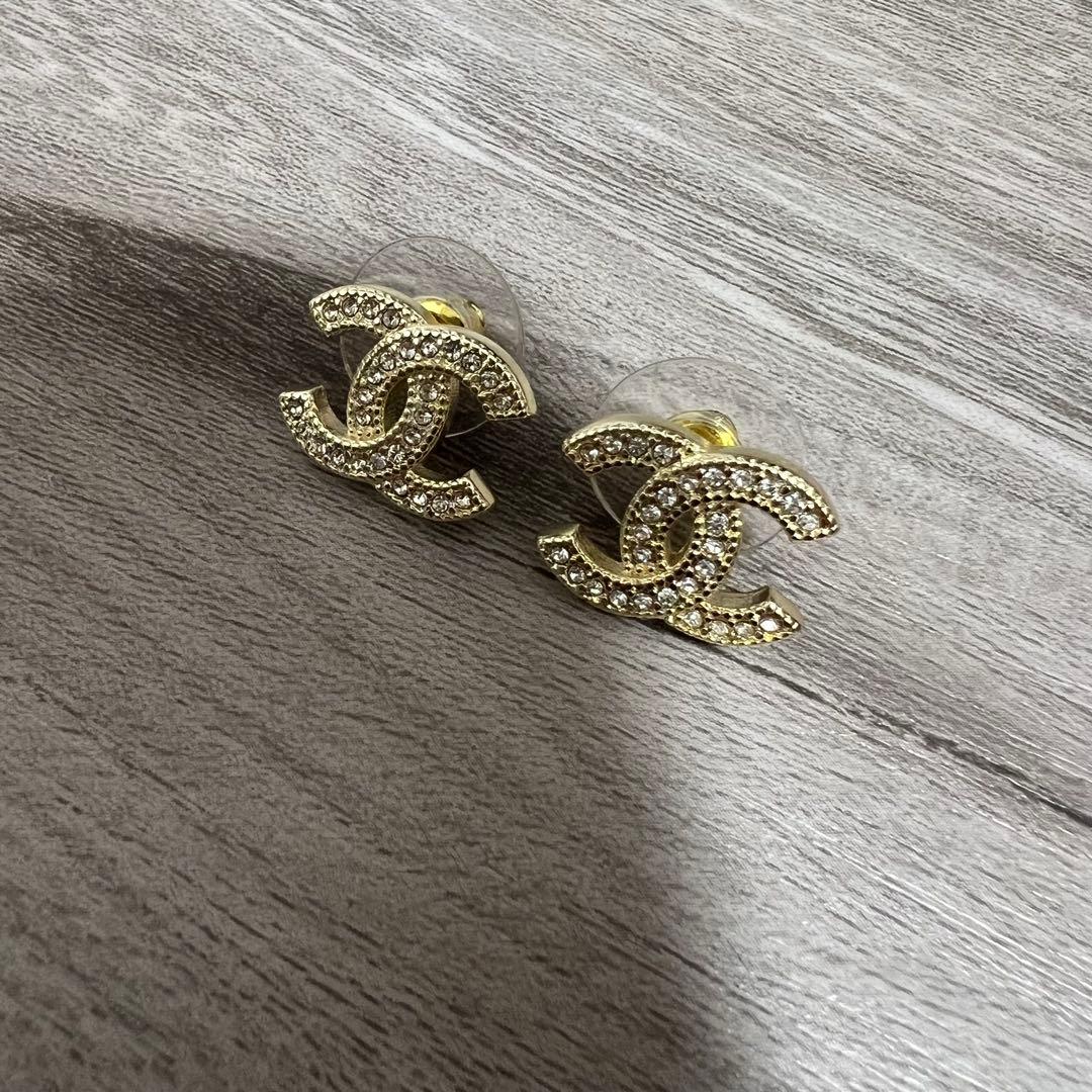 【aiさん】CHANEL ゴールド CCロゴ ピアス レディース