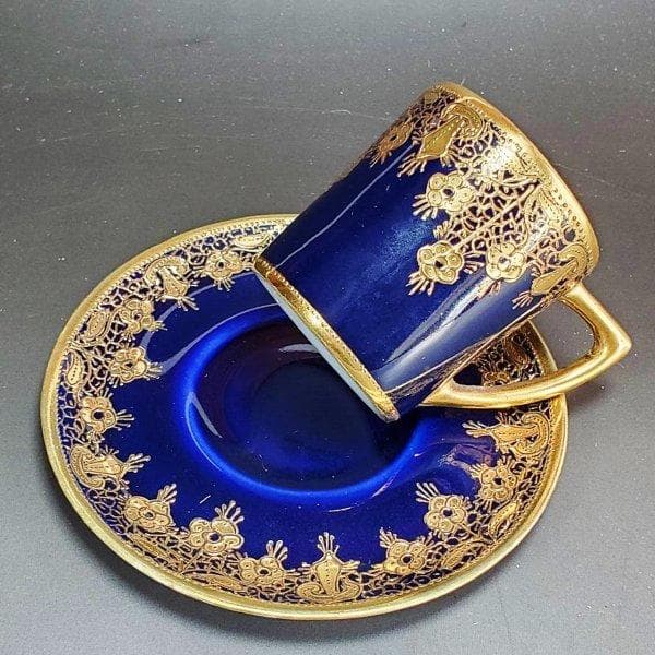 初期オールドノリタケ　メープルリーフ印　金盛上藍線帯華装飾紋カップ　ソーサー 2