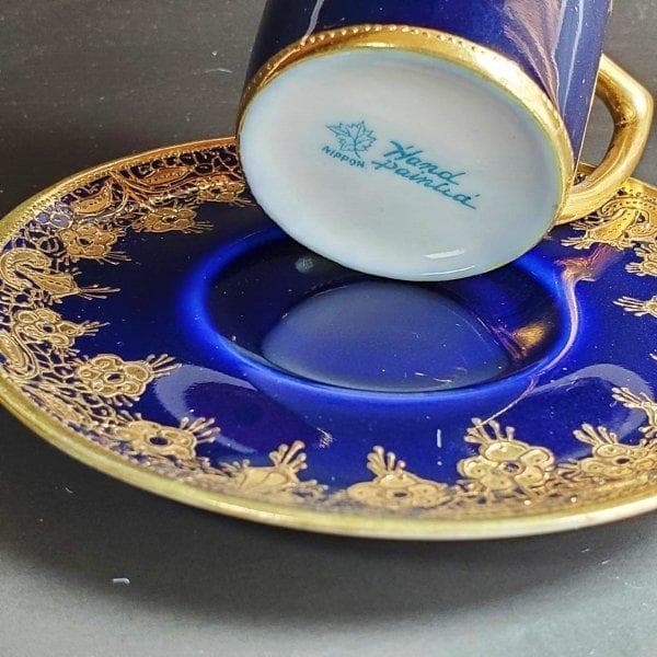 初期オールドノリタケ　メープルリーフ印　金盛上藍線帯華装飾紋カップ　ソーサー 2