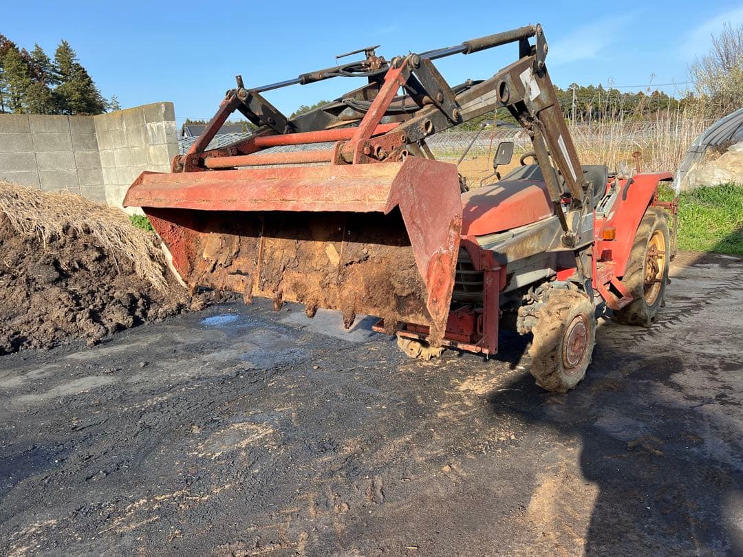 ヤンマートラクター フロントローダー付き