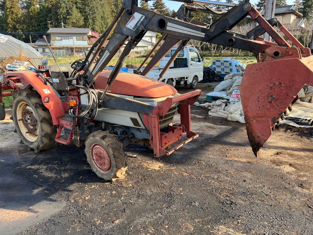 ヤンマートラクター フロントローダー付き