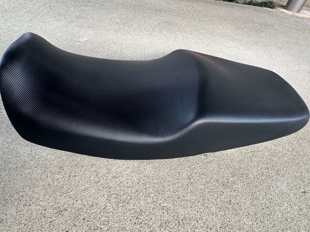 美品cb400sf nc42ブラックカーボン調バイクシート
